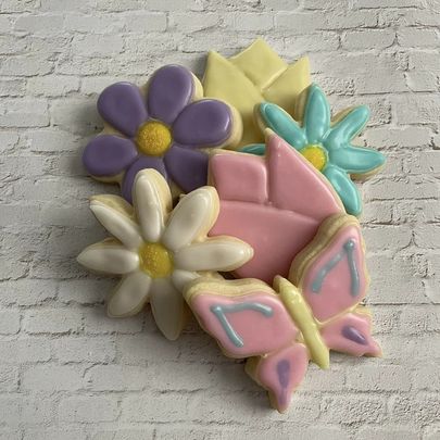 collection of decorated sugar cookies, daisy,roses and butterflies.